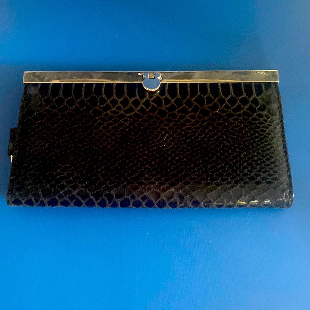 Amazing black exotic reptile skin clutch with ring